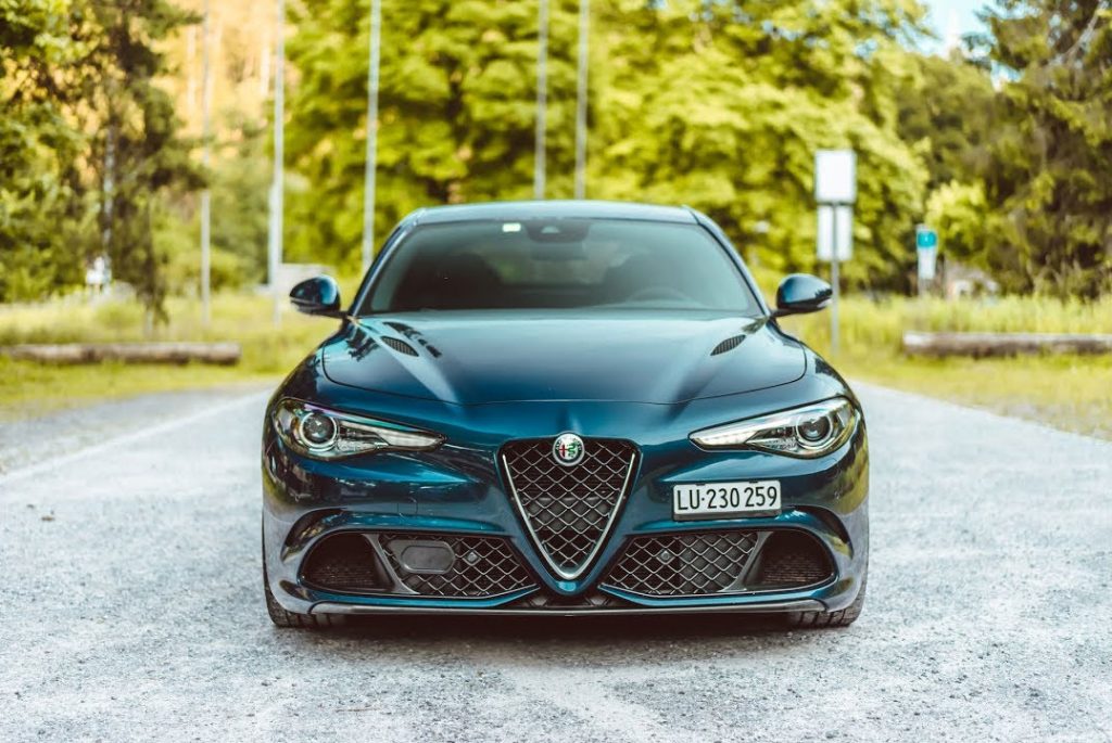 Alfa Romeo Giulia зеленая